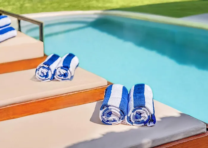 Barcelona - Private 6 Bdr Brand New In Seminyak, Location, Large Pool & Garden Villa
