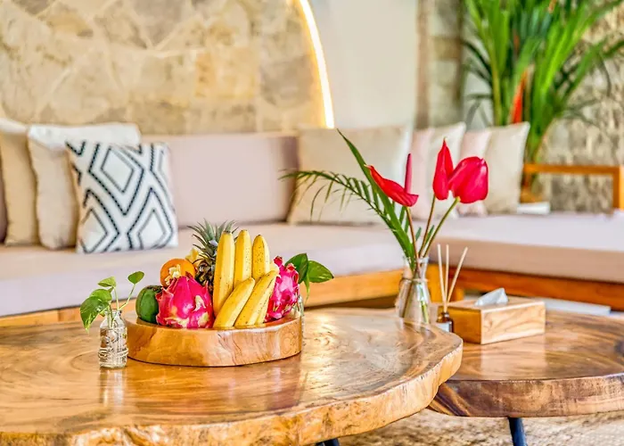 Barcelona - Private 6 Bdr Brand New In Seminyak, Location, Large Pool & Garden Villa