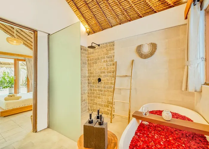 Barcelona - Private 6 Bdr Brand New In Seminyak, Location, Large Pool & Garden