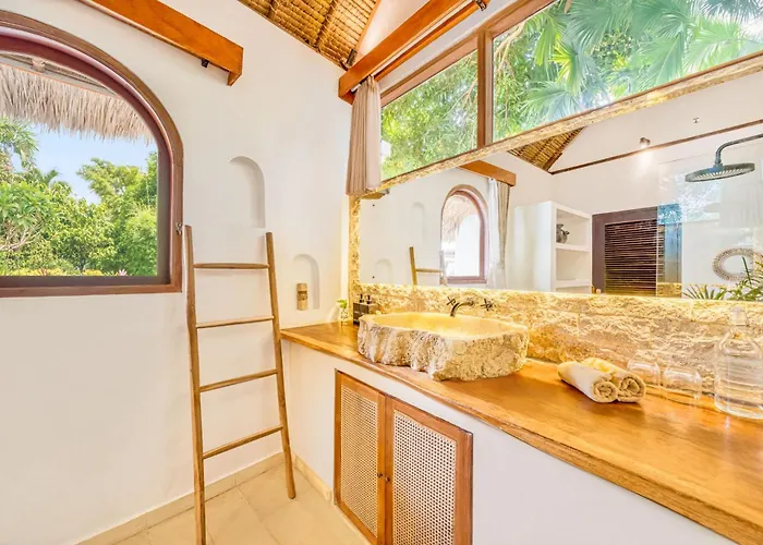 Villa Barcelona - Private 6 Bdr Brand New In Seminyak, Location, Large Pool & Garden Seminyak (Bali)