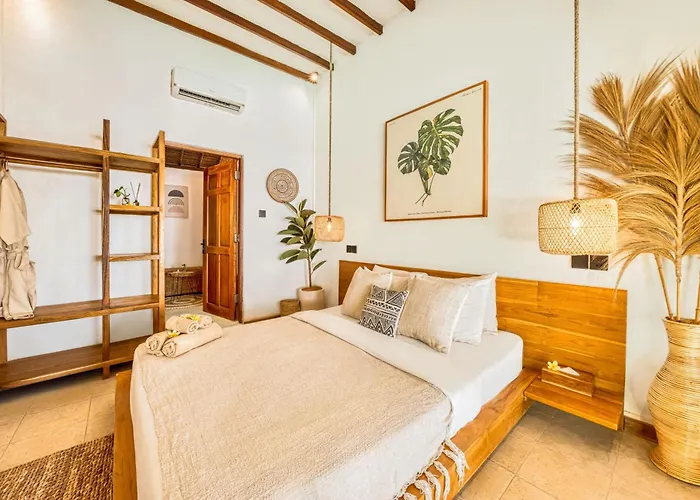 Barcelona - Private 6 Bdr Brand New In Seminyak, Location, Large Pool & Garden Seminyak (Bali)