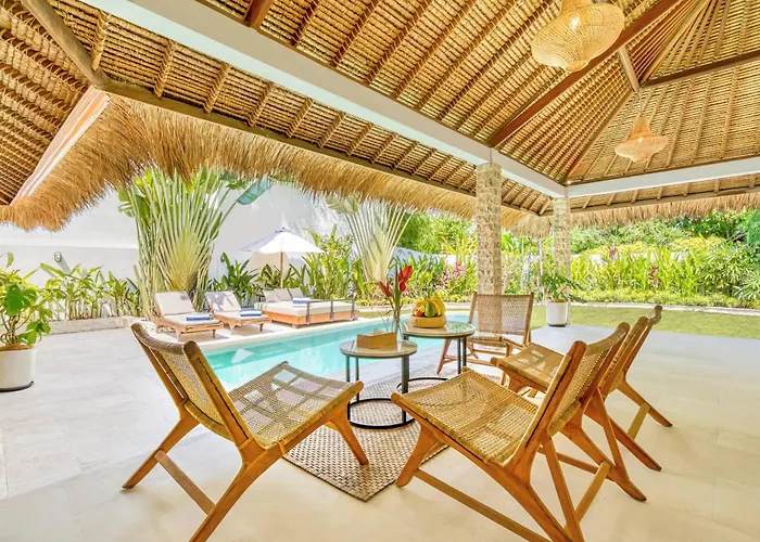 Villa Barcelona - Private 6 Bdr Brand New In Seminyak, Location, Large Pool & Garden