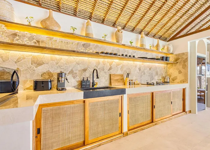 Villa Barcelona - Private 6 Bdr Brand New In Seminyak, Location, Large Pool & Garden